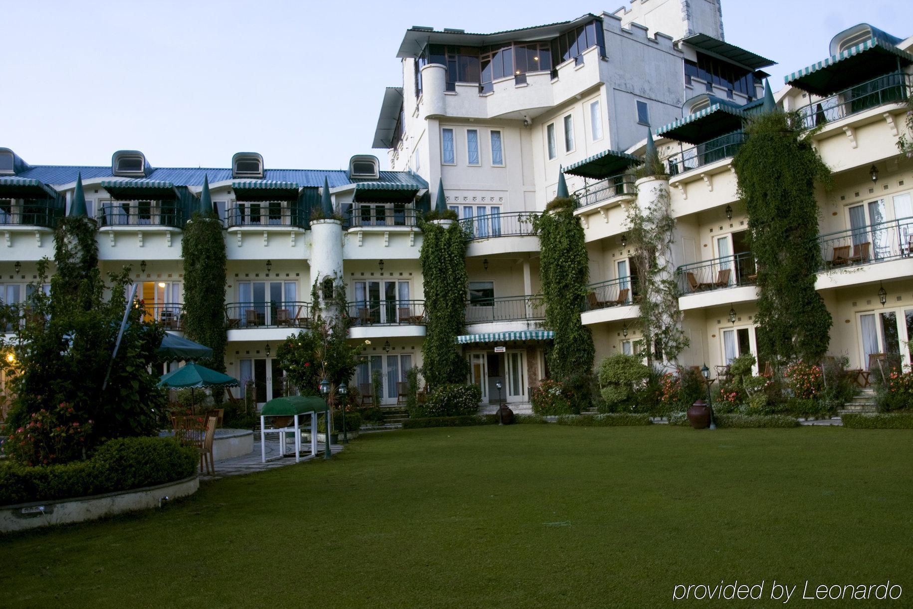 Club Bali Suites At Kota Bunga Cipanas Kültér fotó
