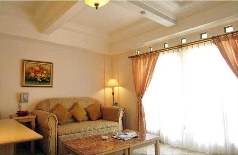 Club Bali Suites At Kota Bunga Cipanas Kültér fotó